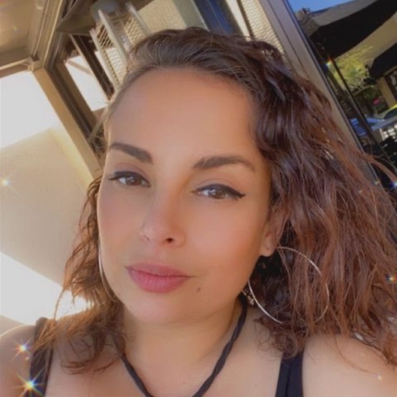 Meet your Posher, Lorena - Picture 1 of 1